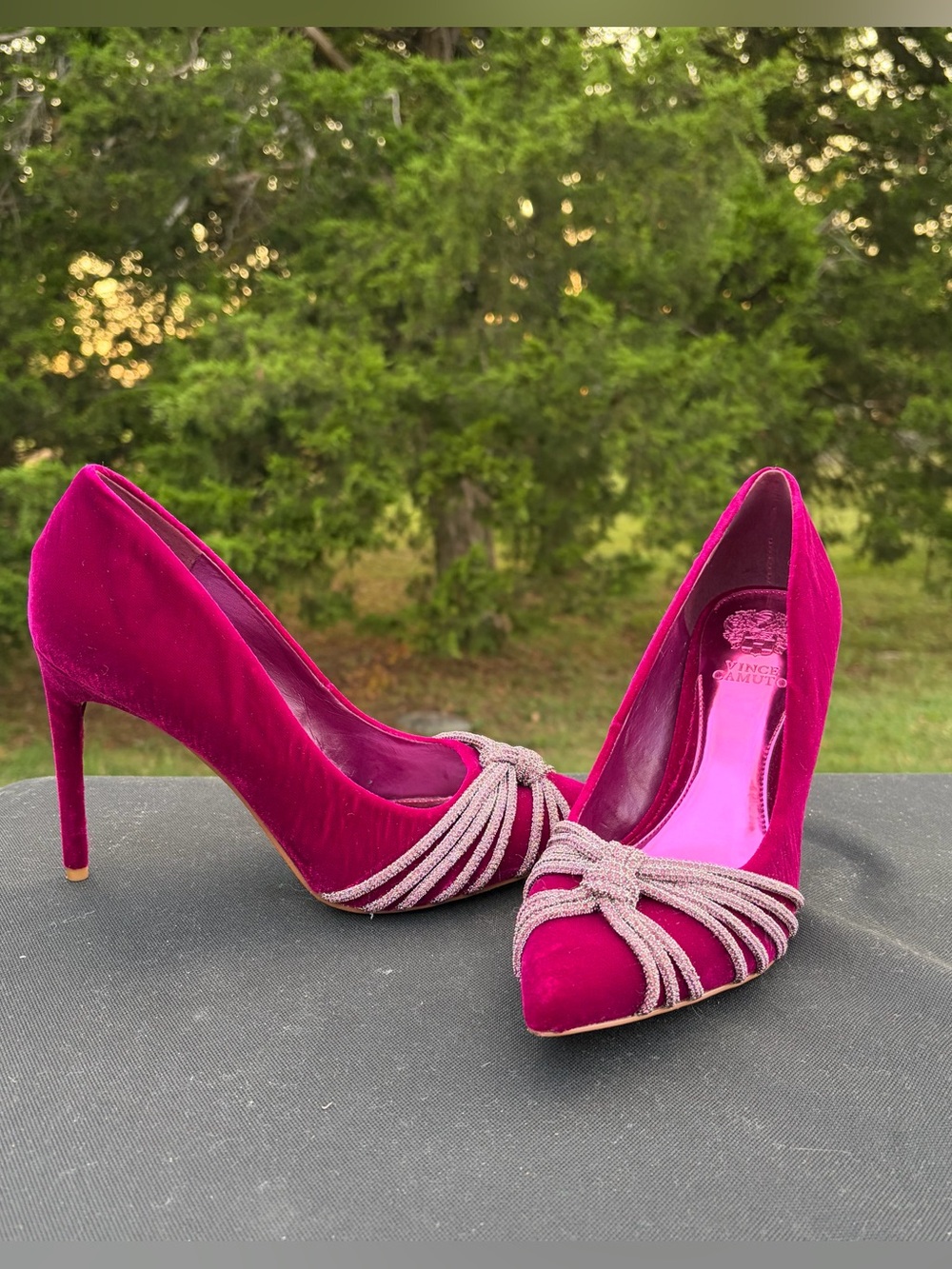 Vince Camuto Faine Magenta Velvet Rhinestone Bow Pointed Toe Pumps Heels Shoes 8